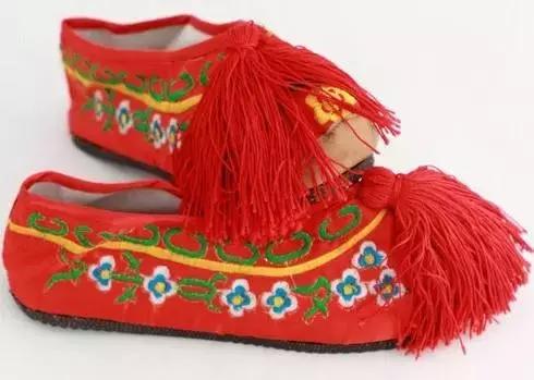 各种各样的手工绣花鞋,手工复古绣花鞋