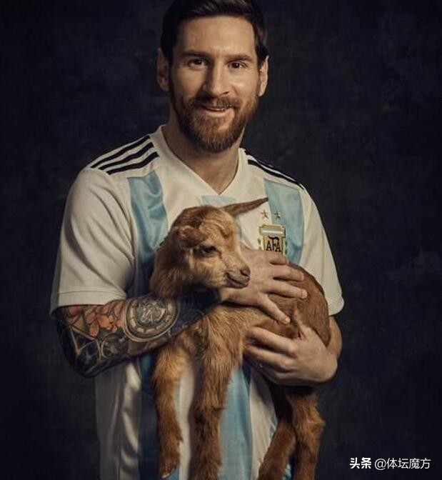 世界杯题外话：足球史上的最佳球员们—C罗进球后为什么摸自己的