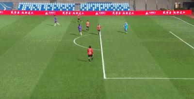 中甲守门员自己开球乌龙球,中超奇葩足球失误视频