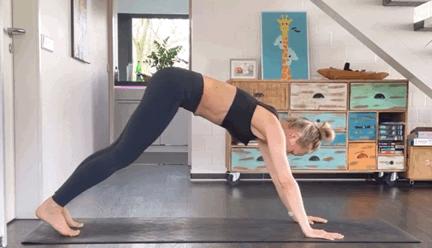 瑜伽柱瘦背的动作视频,瘦背瘦肩减脂操瑜伽