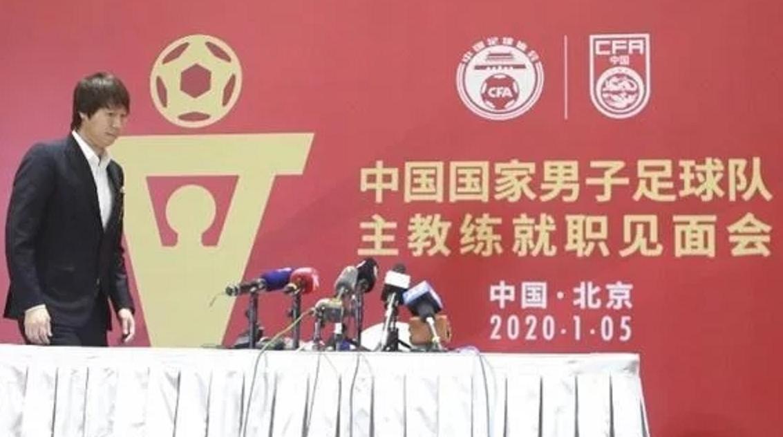 球迷微博留言骂李铁，国足的春天在哪里？