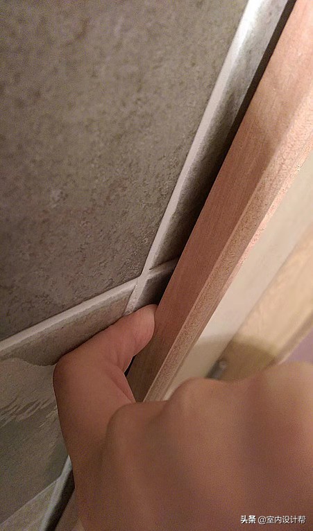 门套和墙体有缝隙？看看自己家的。自己需要操心解决