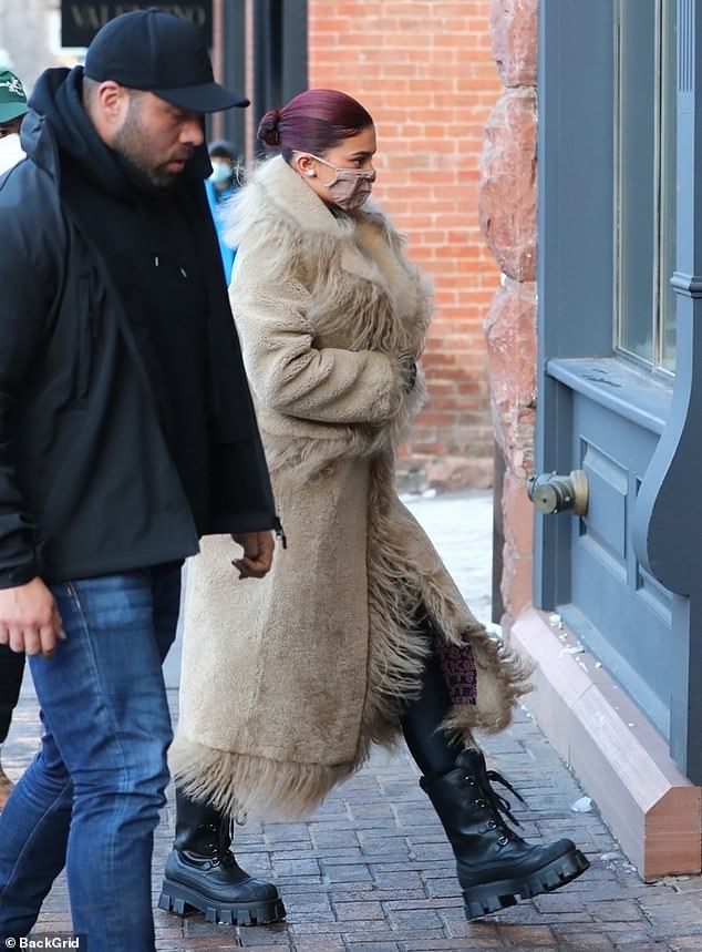 凯莉詹娜现身街头,富婆凯莉詹娜完整版