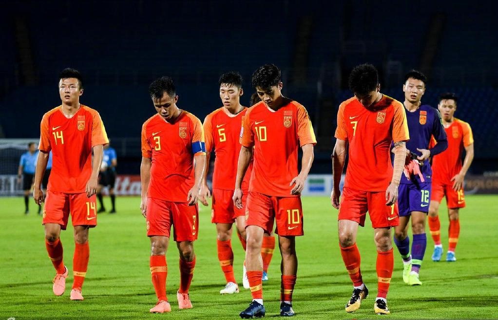 小学都没毕业，男足却被要求写3千字反思？网友：可以找枪手