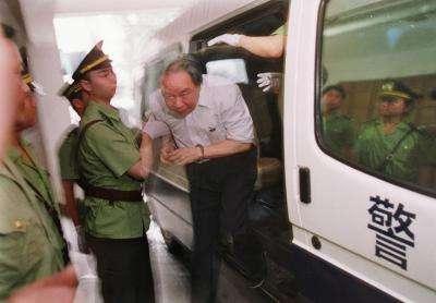 他一句话把冯仑吓破胆,曾一夜暴富,身家过亿,被骗300万想自杀