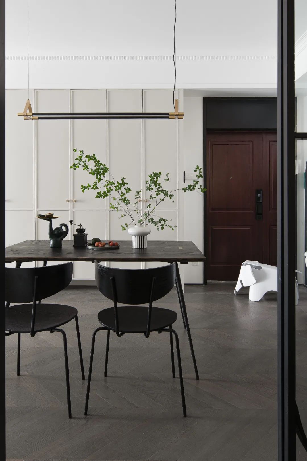 线条、色块和潮玩，这个89㎡比想象中还有料