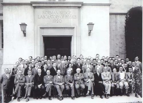 那个把50毫克镭放进咸菜罐里的“乞丐”,竟是两弹元勋!