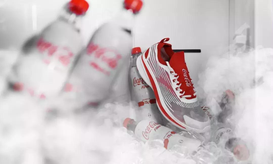 可口可乐联名跑步鞋怎么样,安踏可口可乐联名c37白熊款