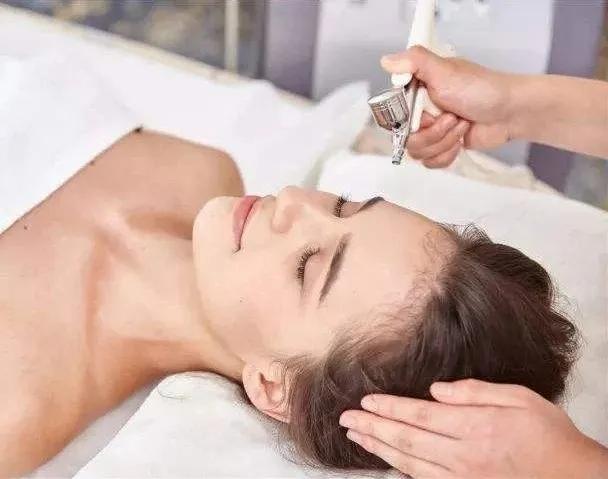 居家护肤就可以？为什么越来越多人离不开美容院？