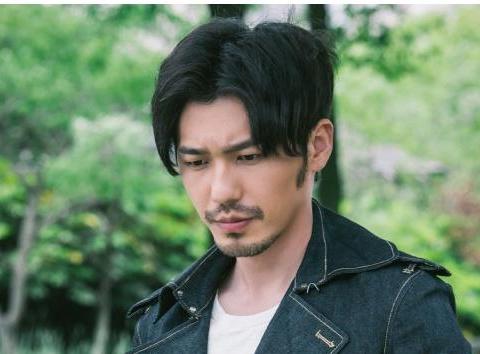 你可以说他不帅，但不得不承认他是型男