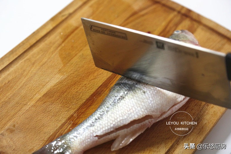 清蒸鱼口感肉嫩,清蒸鱼才好吃还容易烂