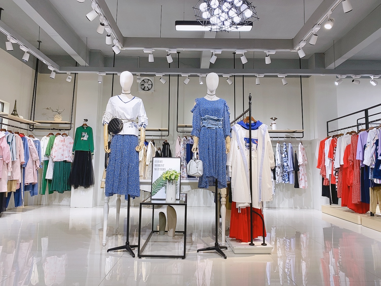 女装加盟一手货源精品店,想开一个女装店去哪里进货