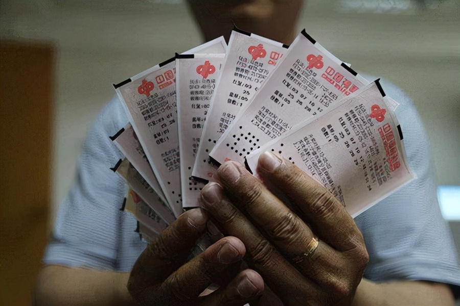 怎样才能买彩票中大奖诀窍有几个,做到这两点买彩票中大奖