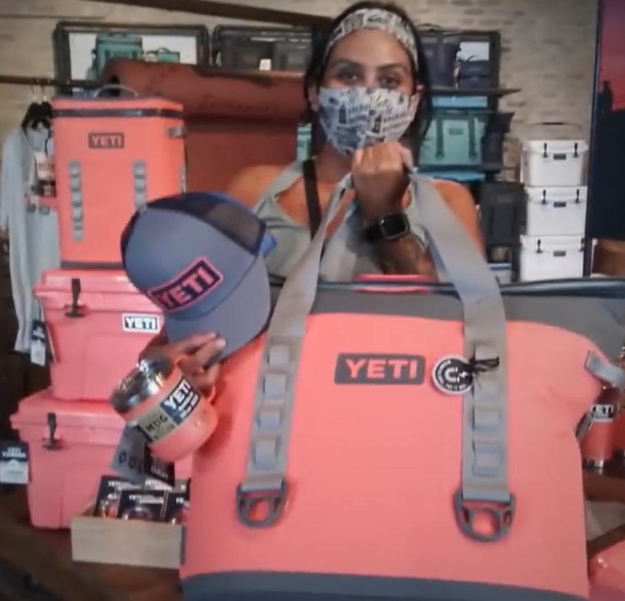 和supreme齐名的品牌,和supreme合作的行李箱