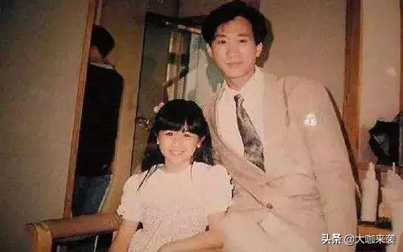 唐宁和张国荣合影,张国荣和周润发年纪