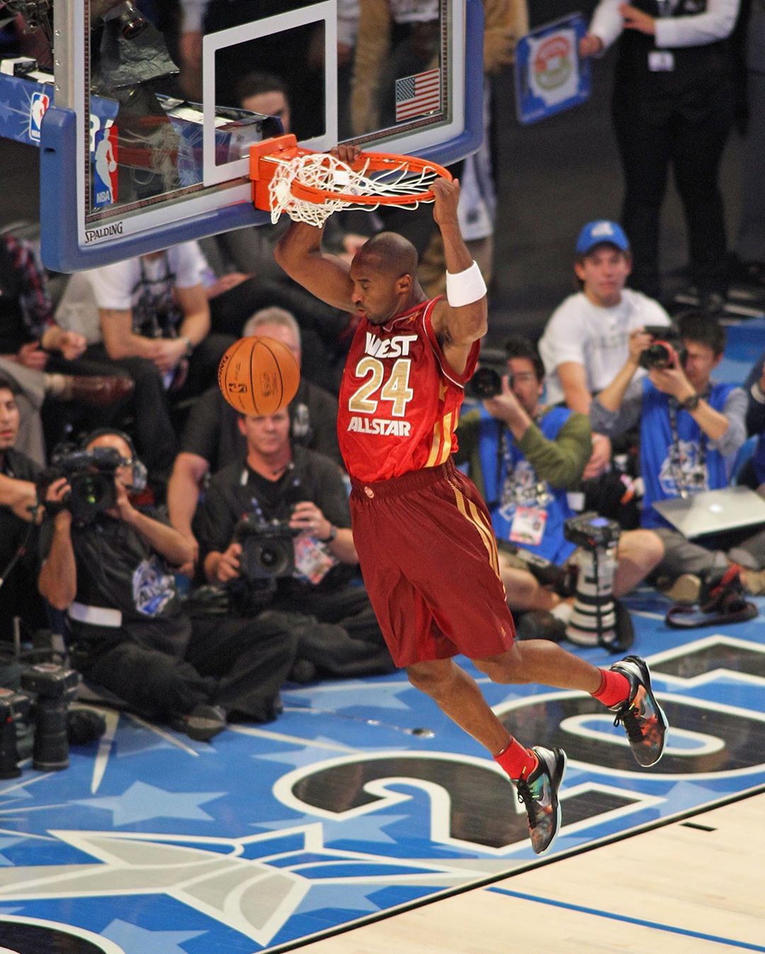 科比上脚球鞋全回顾,今日上脚球鞋全明星