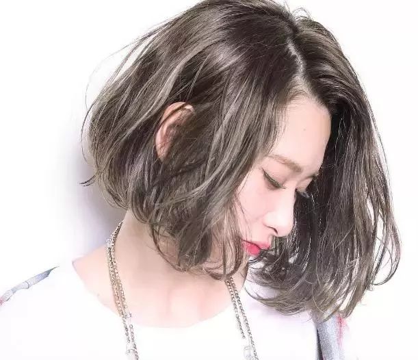 黄黑皮适合的蓝色系发色推荐,显白发色2020流行色黑黄皮冷色系