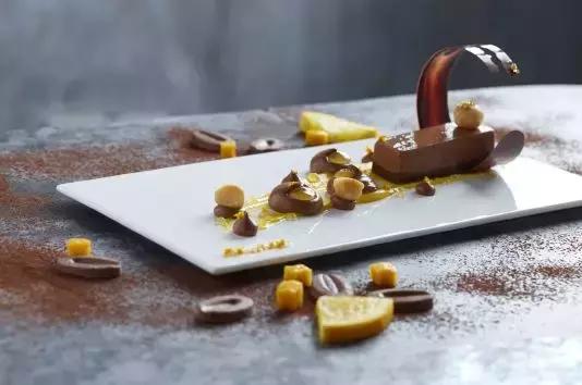 甜点可不仅是缀着亮片和蕾丝的少女派，而是带着仪式感的信物