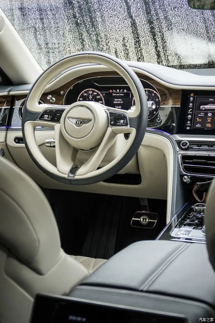 宾利飞驰对比迈巴赫s480气场,宾利飞驰街拍气场霸气视频