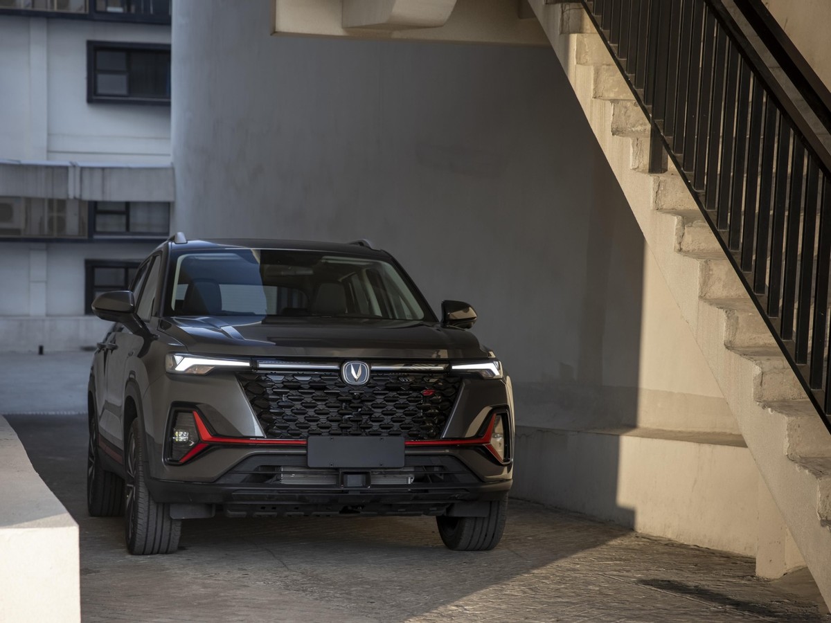 15万想换家用suv这几款真香,颜值党的首选suv当属长安新cs75