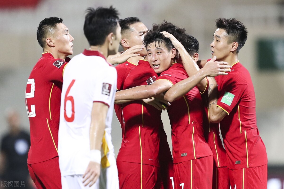 梅开二度武磊,武磊绝杀国足3:2越南取12强赛首胜