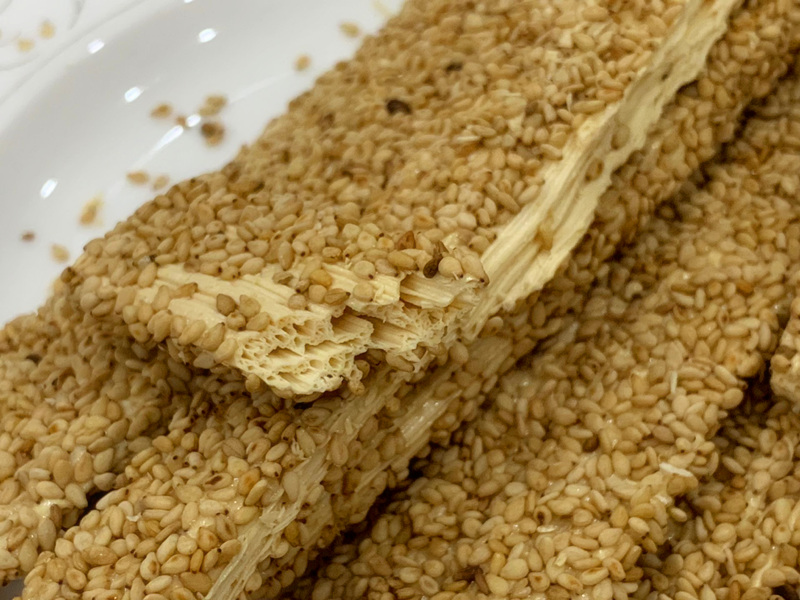 这种糖只有北方才有卖，香甜不粘牙，吃多牙不疼，老人孩子都爱吃