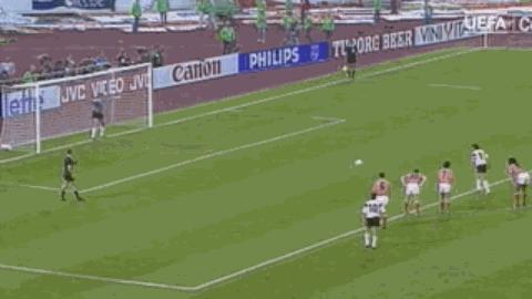 马克范巴斯滕,米兰荷兰三剑客之范巴斯滕