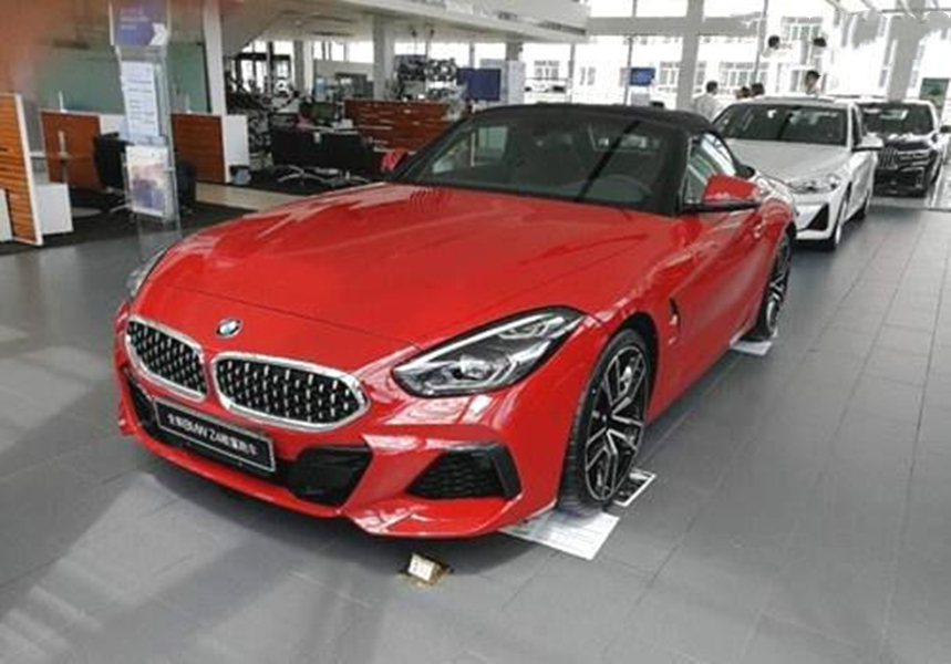 09款宝马z4敞篷兜风,夜晚宝马z4敞篷跑车兜风