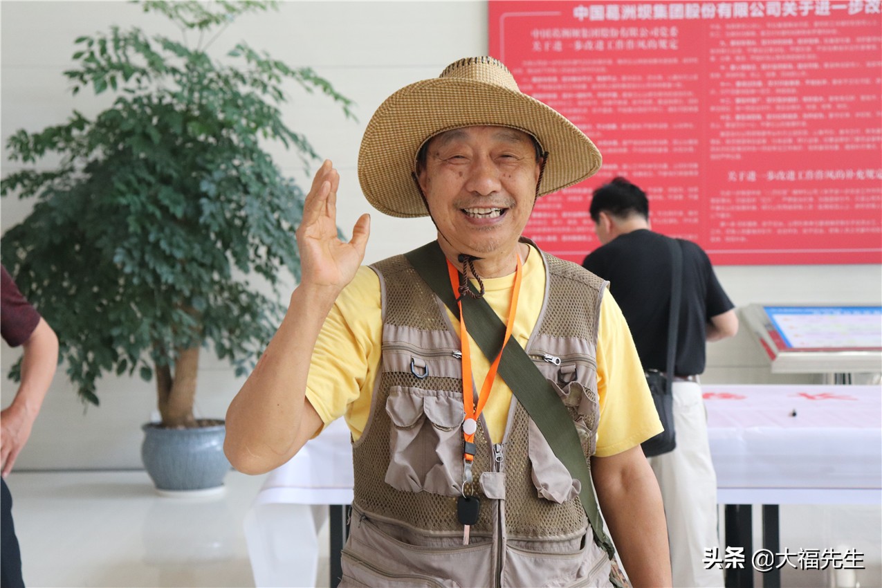 钢铁年代战友重逢,钢铁情怀