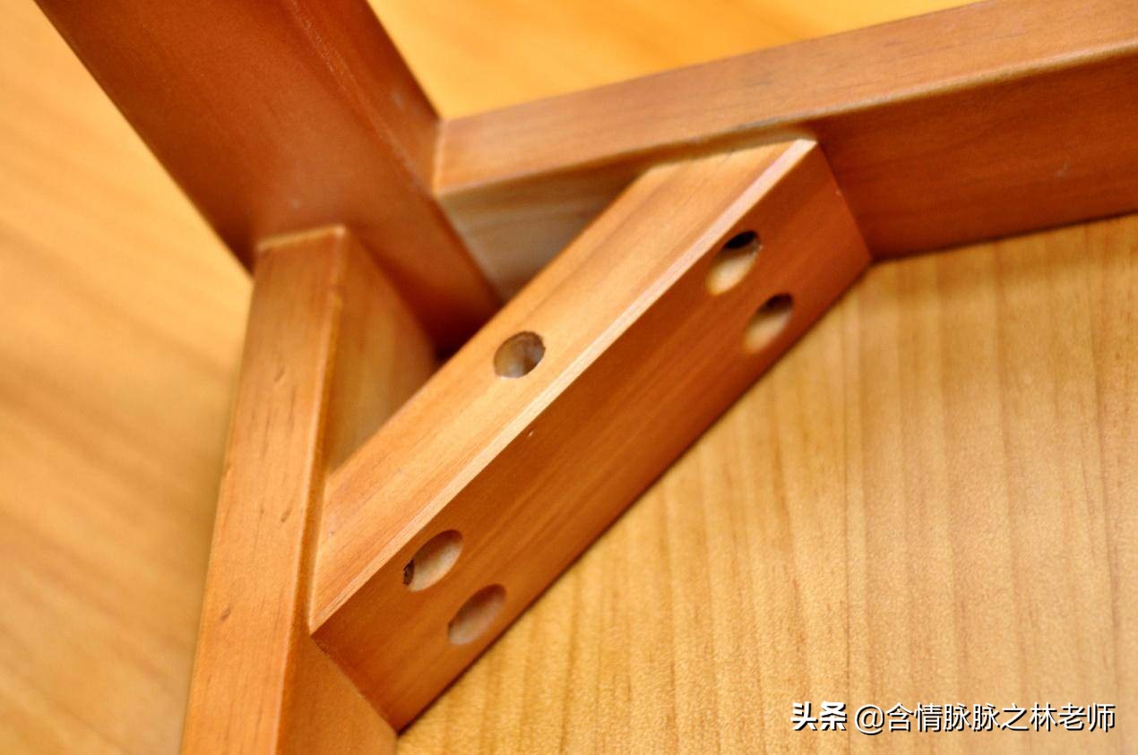 最新款式餐桌家用,实用实木餐桌款式推荐