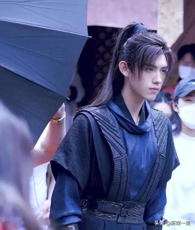 皓衣行被站姐埋伏,皓衣行路透爬楼梯