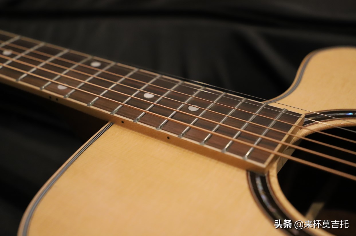 性价比高适合新手的吉他,千元级新手入门吉他性价比推荐