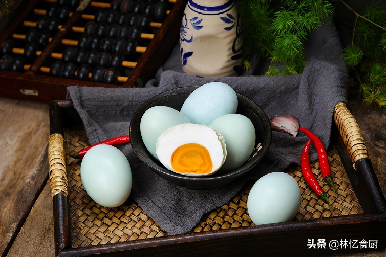 腌咸蛋出油的小妙招,快速腌制咸蛋出油最佳方法