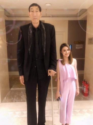 中国巨人鲍喜顺生活,中国巨人鲍喜顺活了多少岁