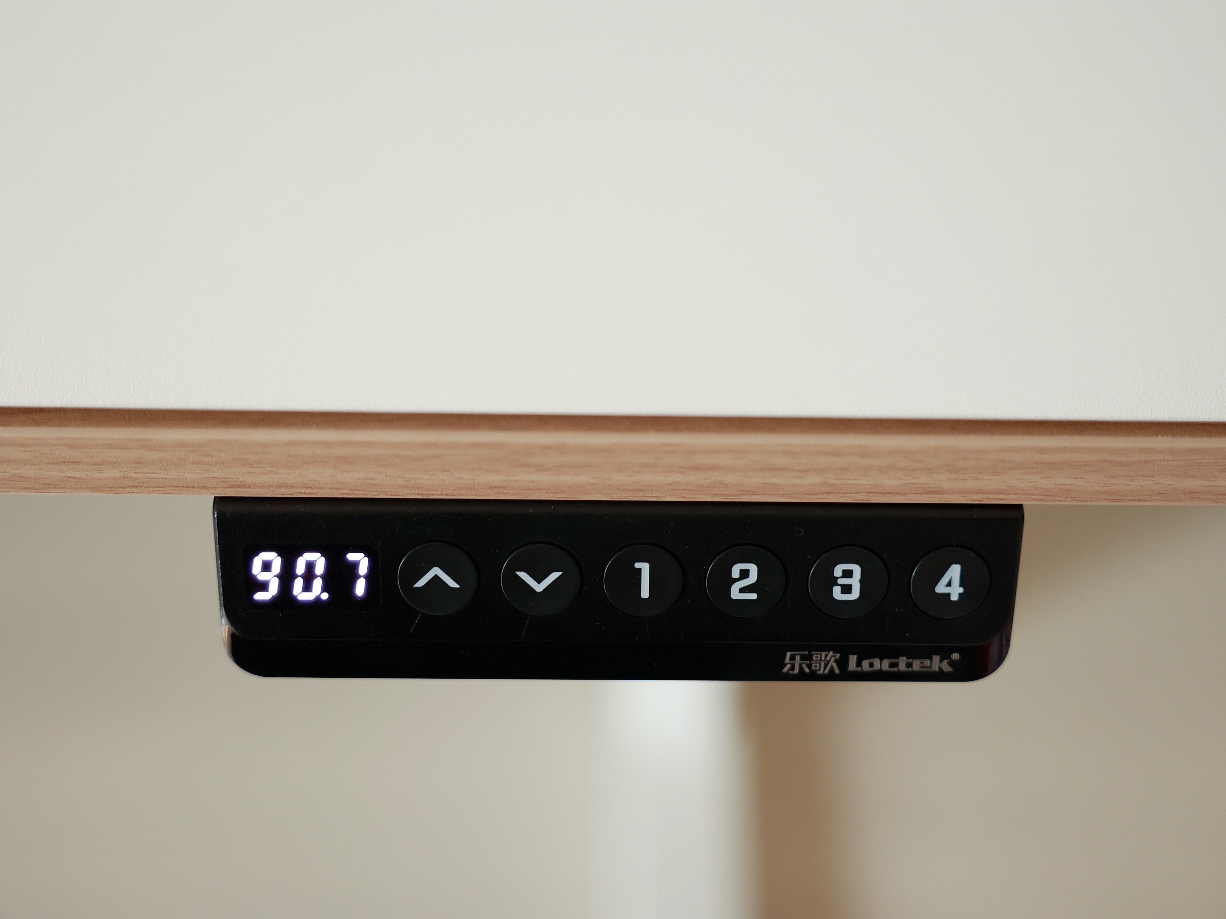 何同学升降桌视频,何同学评测升降桌