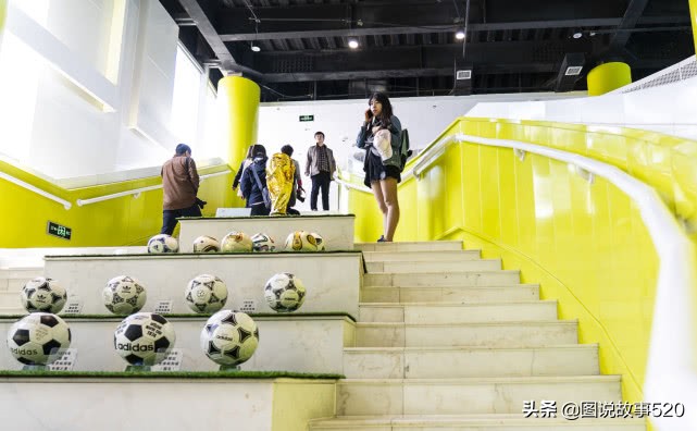 探秘国内首家足球酒店，满眼是足球，美食“跑鞋”装