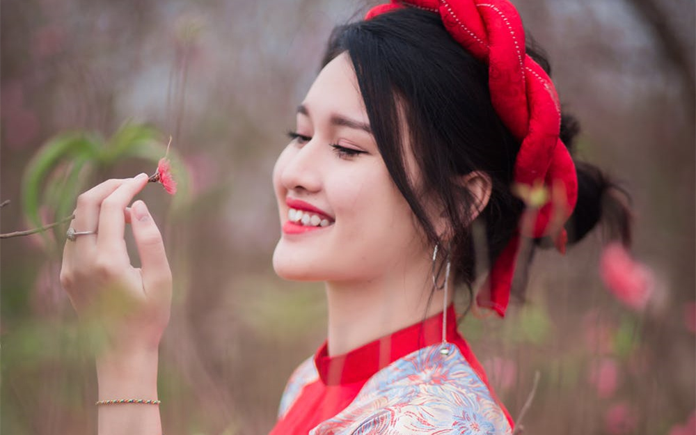 男人聊天很枯燥,男子每天无所事事