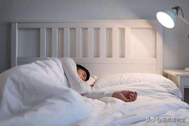 瓷枕又硬又高为何深受古人喜欢,古代人为什么喜欢枕头高又硬瓷枕