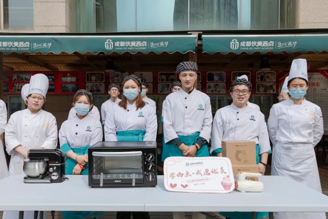 新生故事|他从雪域圣地的理塘而来，梦想着把西点的味道带回家乡