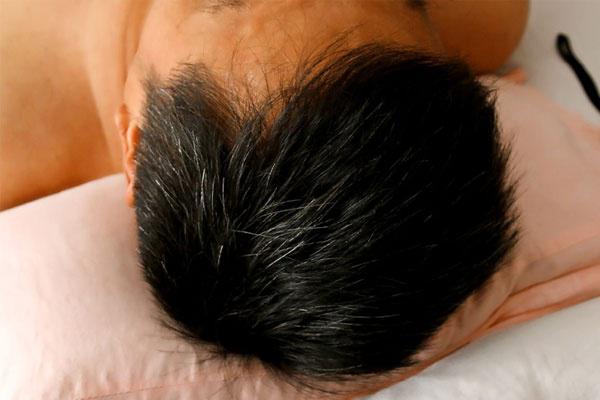 脱发白发特别严重有可能是什么病,白发脱发很严重十几年了能根治吗