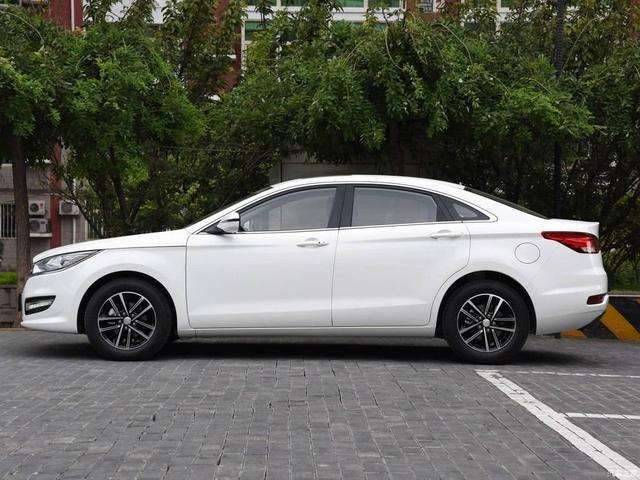 奔腾b50和b70有什么区别,自主品牌轿车篇奔腾b50点评