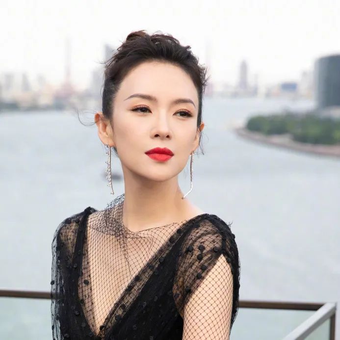 小五官扁平脸适合什么风格,塌鼻扁平脸