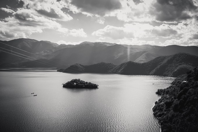 消失的地平线上的“香巴拉”和“女儿国”（二）