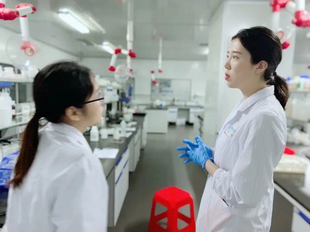 用大牌化妆品真的不会老吗,用大牌护肤品皮肤还是不好