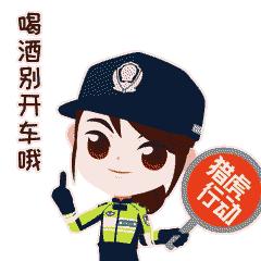 男子开车撞倒保安,男子骑车险被铁门砸到