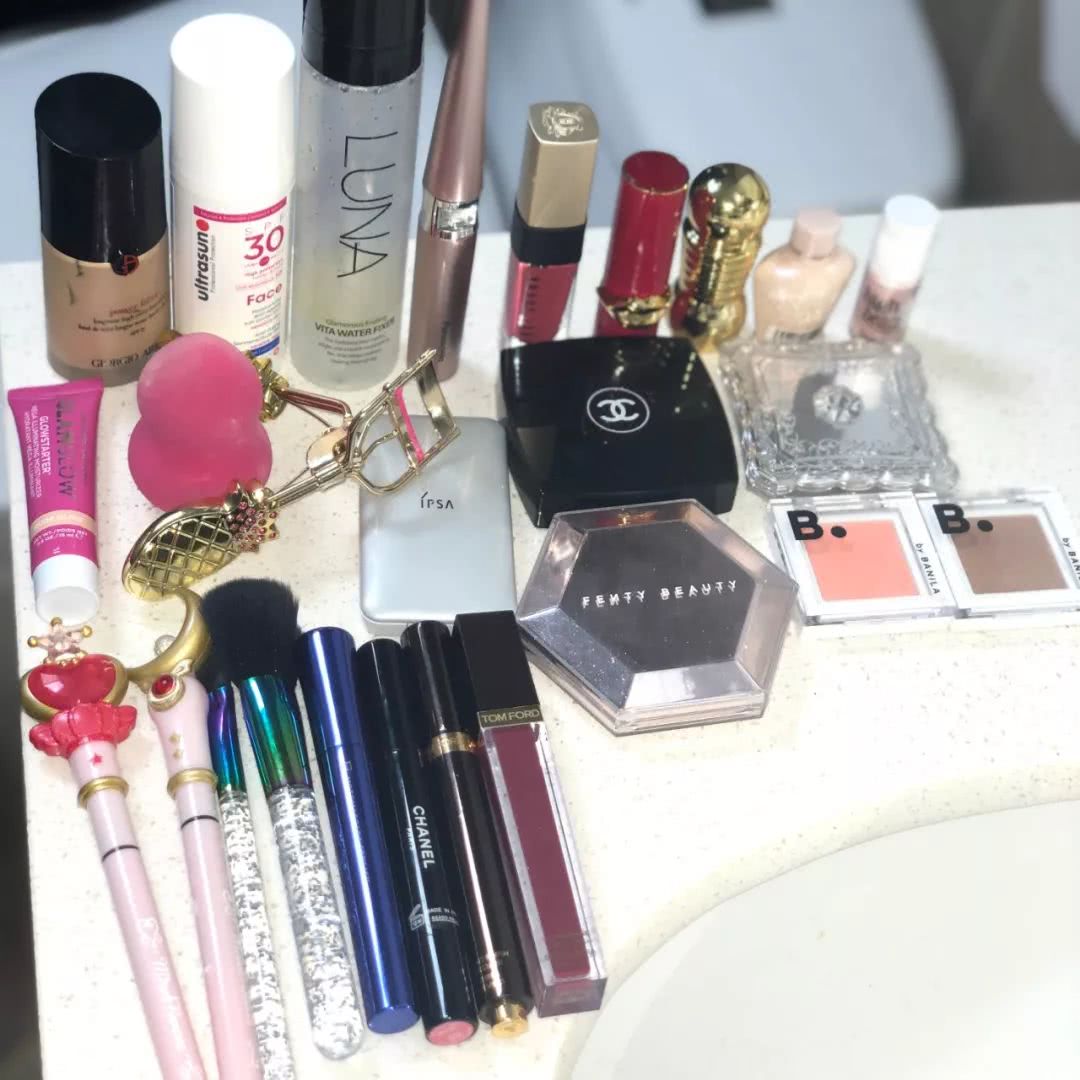 编辑部化妆包大公开,新年出行这样带就够了!