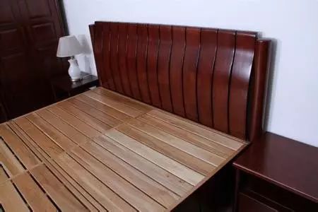 睡硬板床不要睡软床,医生让睡硬床垫真的对吗