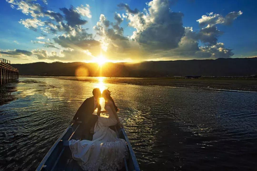 一定要和喜欢的人去丽江,有喜欢的人真好原唱完整版