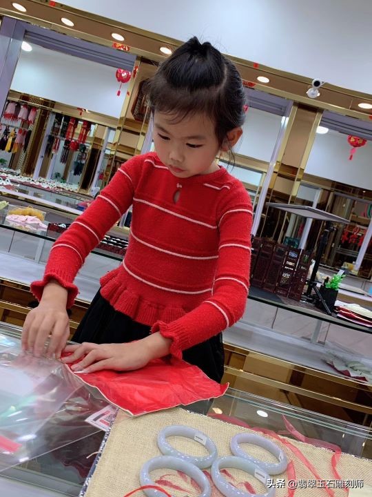 结婚三金选择黄金还是彩金,结婚金首饰怎么挑选