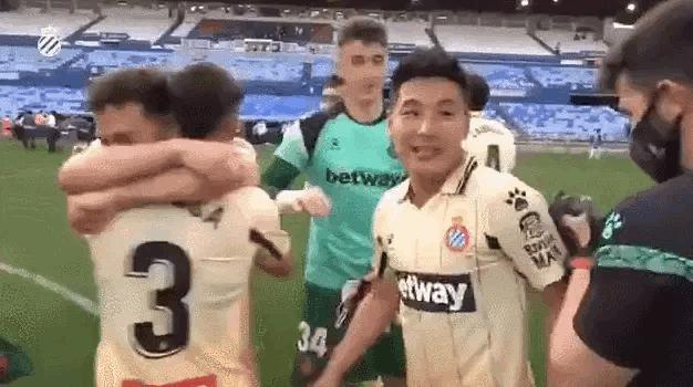 武磊阿奎罗,阿奎罗玩足球游戏抽到c罗